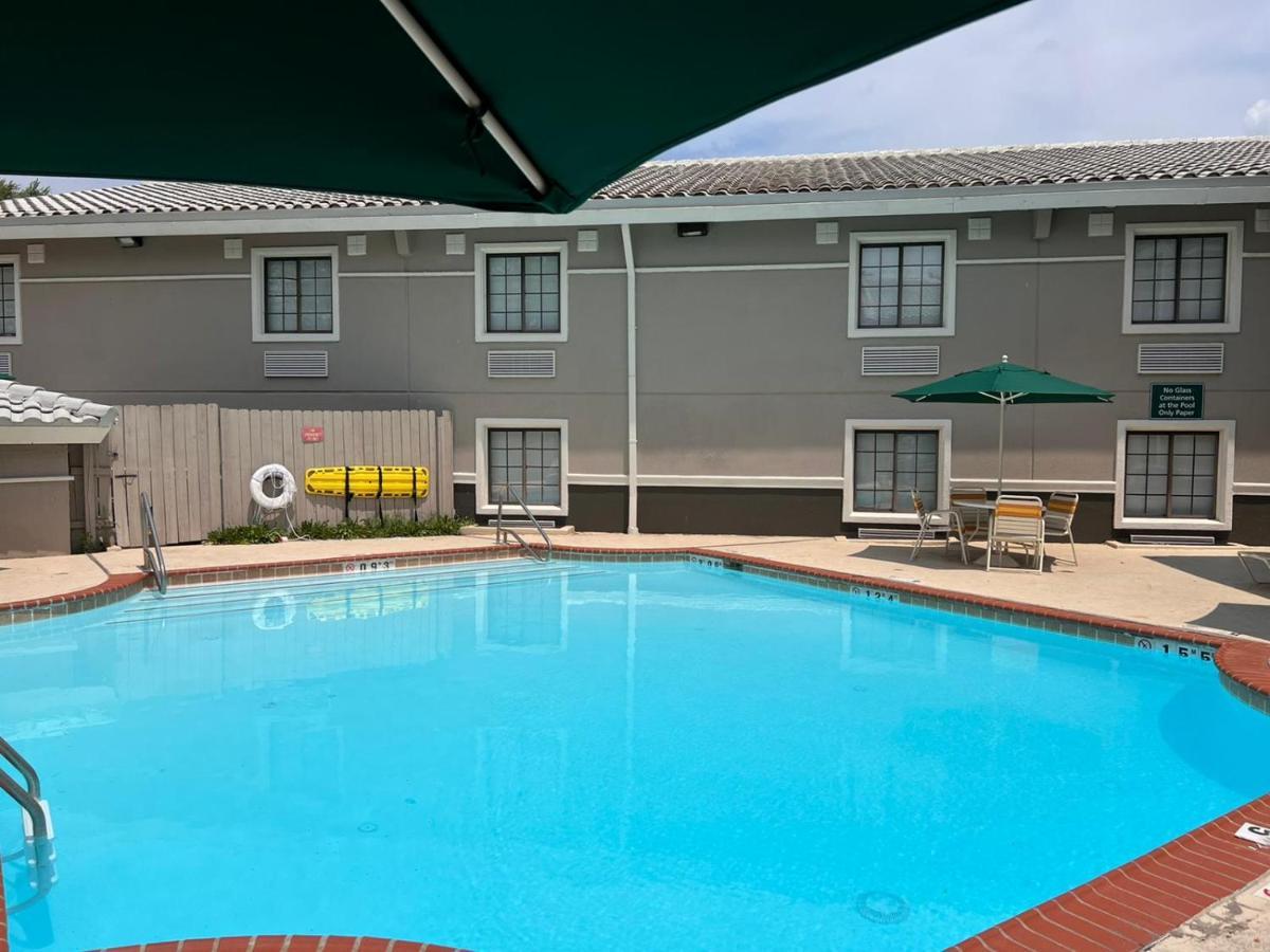La Quinta Inn Lexington-Horse Park Extérieur photo