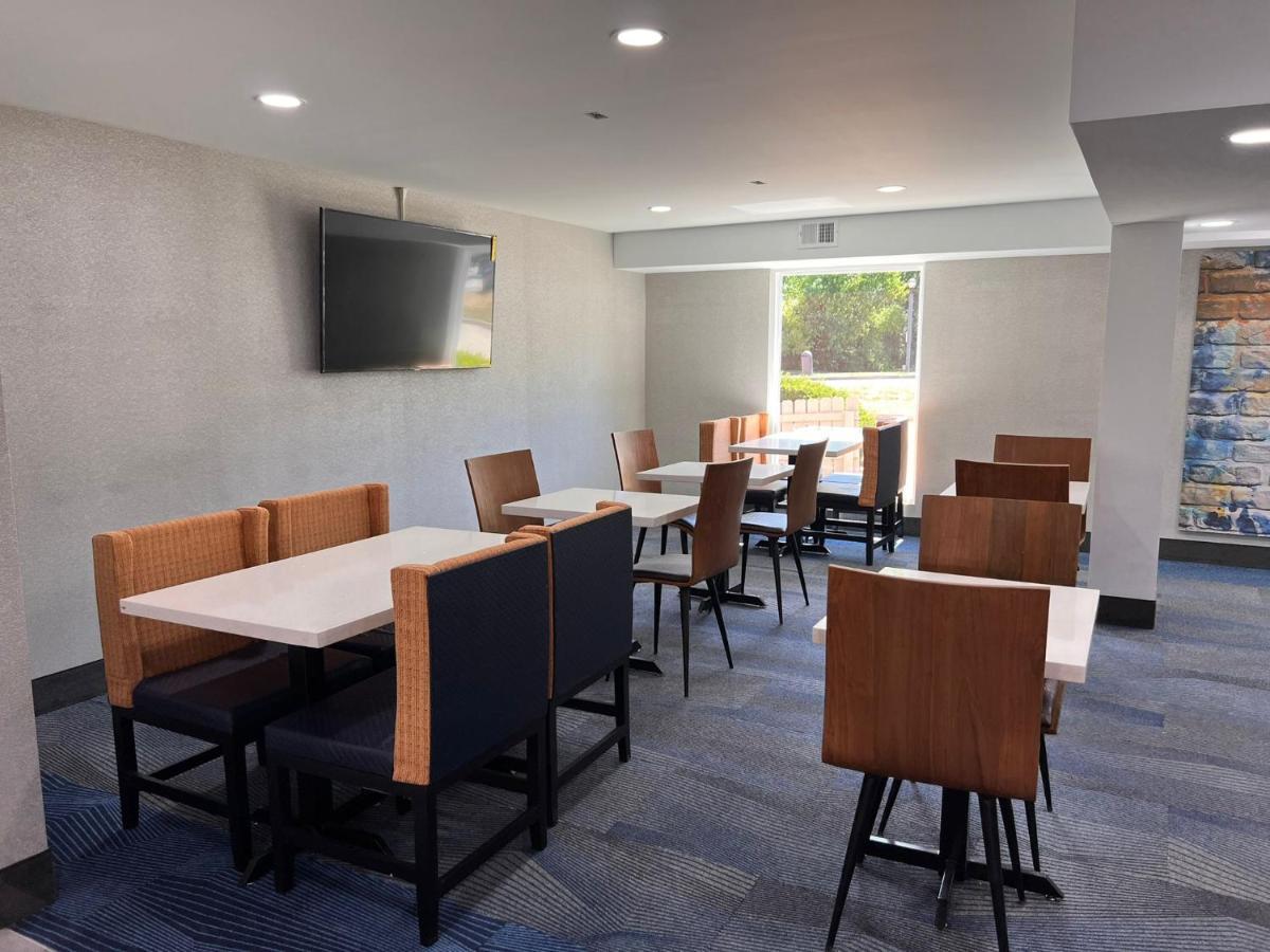 La Quinta Inn Lexington-Horse Park Extérieur photo